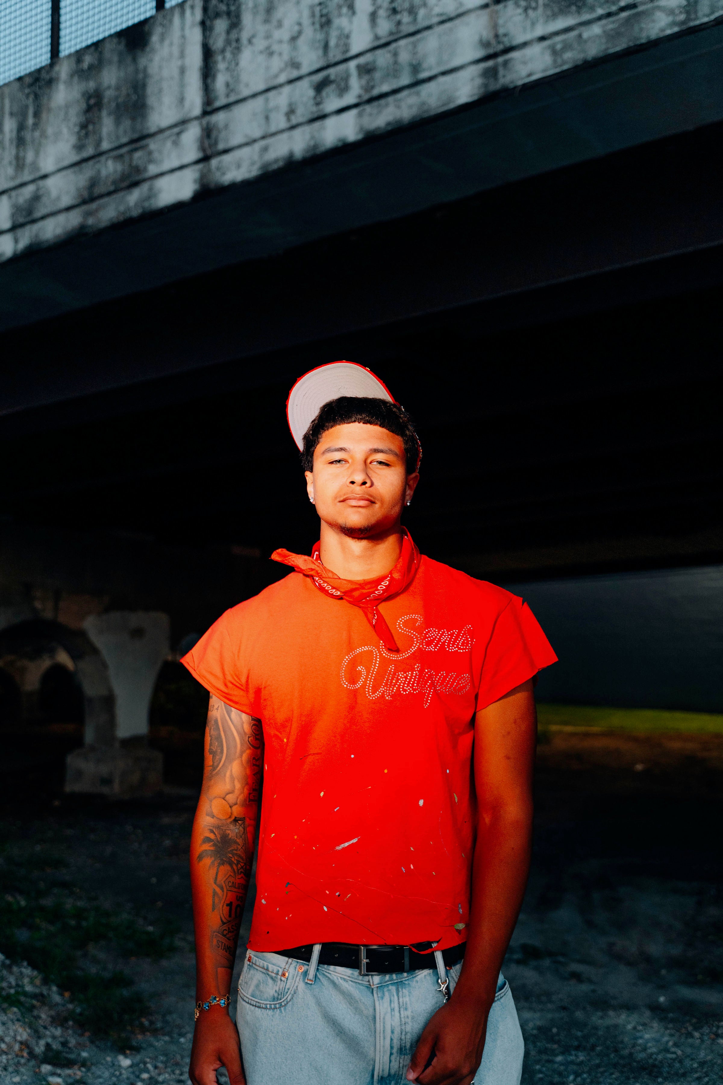 SENS UNIQUE SIGNATURE CUTOFF TEE ROUGH CERISE