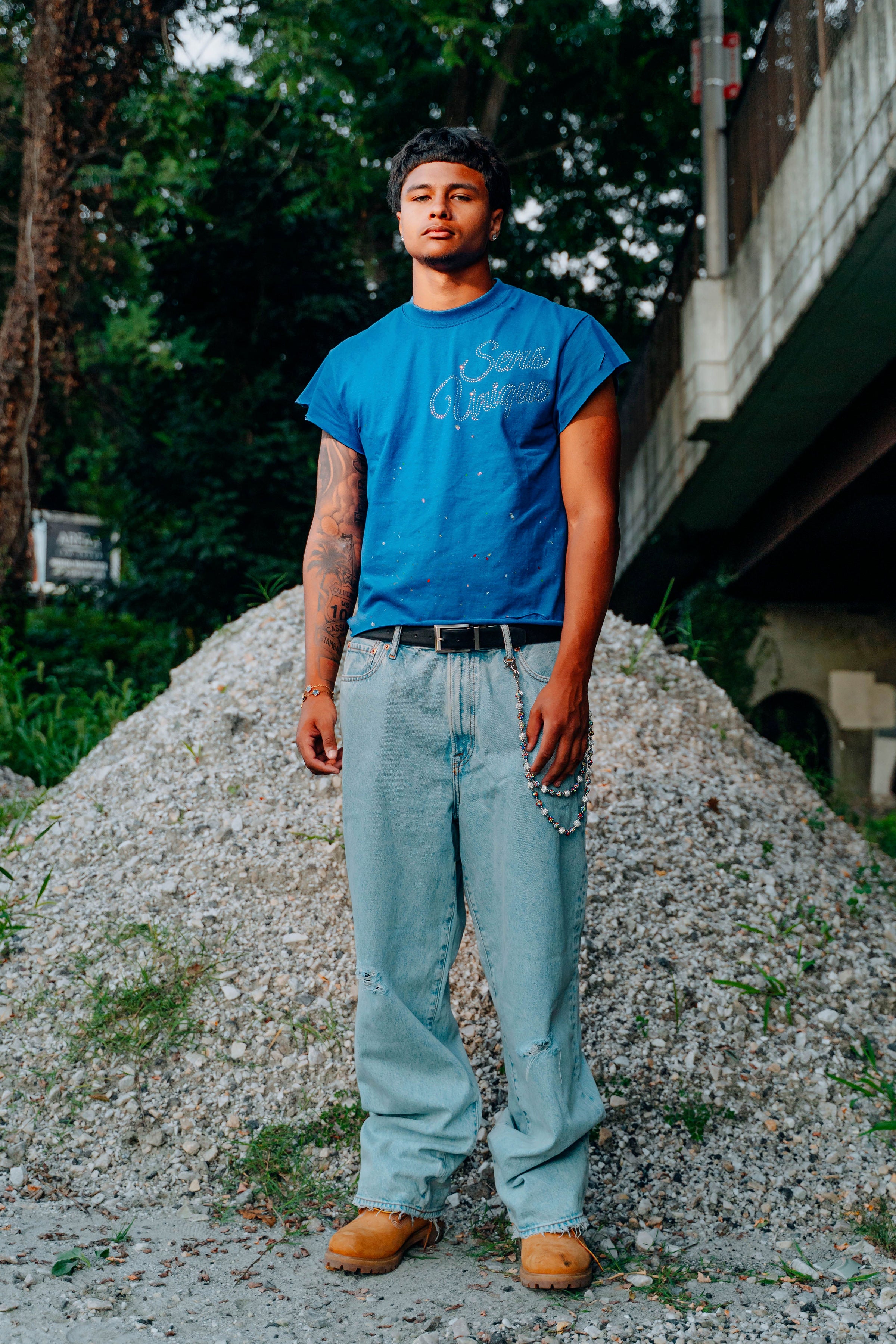 SENS UNIQUE SIGNATURE CUTOFF TEE BLEU CELESTE