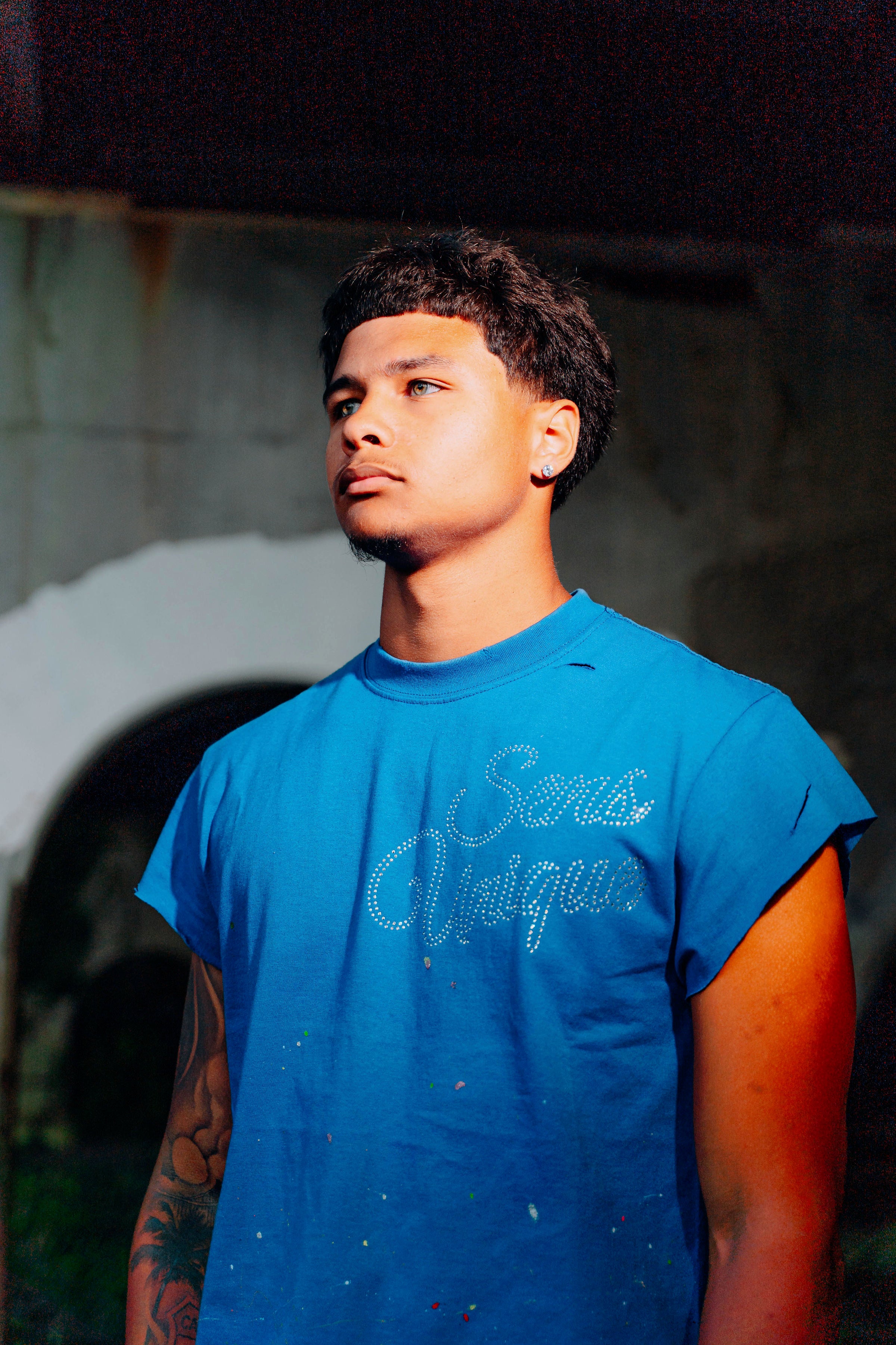 SENS UNIQUE SIGNATURE CUTOFF TEE BLEU CELESTE